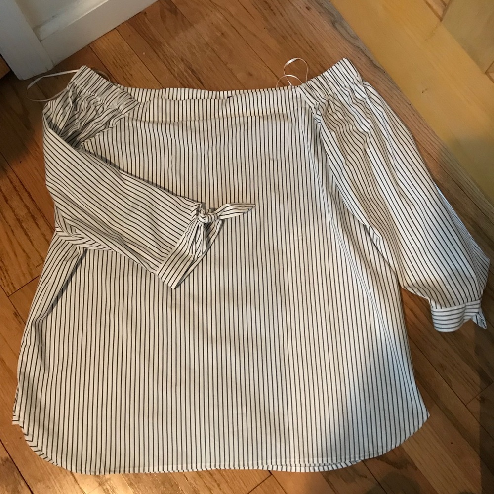 Banana Republic Off The Shoulder shirt